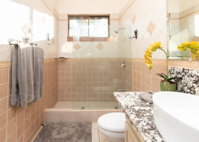 Stunning With Oceanview, Private Pool, Soaking Tub & Picturesque Balcony Сasa de vacaciones