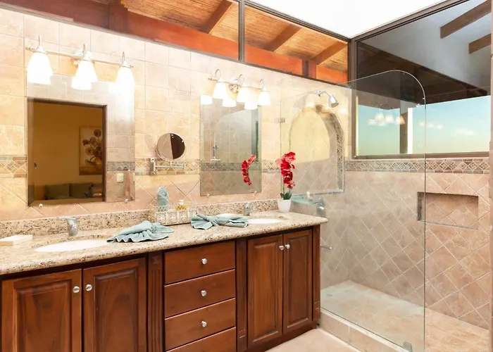 Stunning With Oceanview, Private Pool, Soaking Tub & Picturesque Balcony *