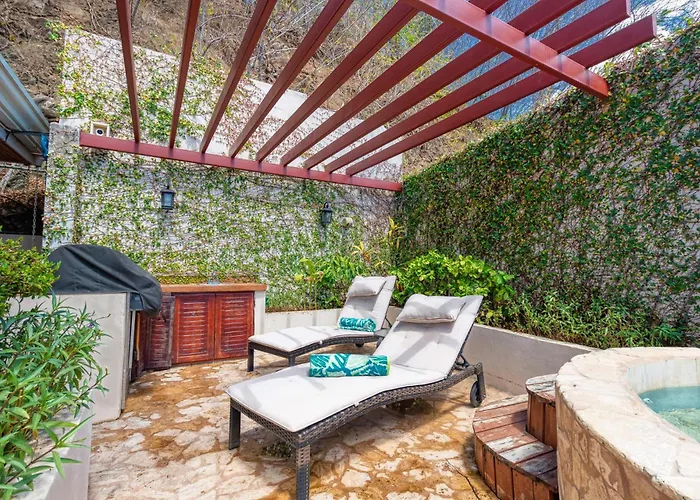 Stunning With Oceanview, Private Pool, Soaking Tub & Picturesque Balcony Сasa de vacaciones