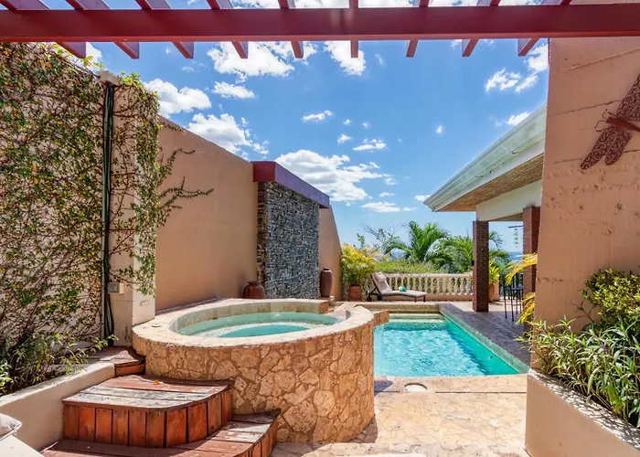 Сasa de vacaciones Stunning With Oceanview, Private Pool, Soaking Tub & Picturesque Balcony