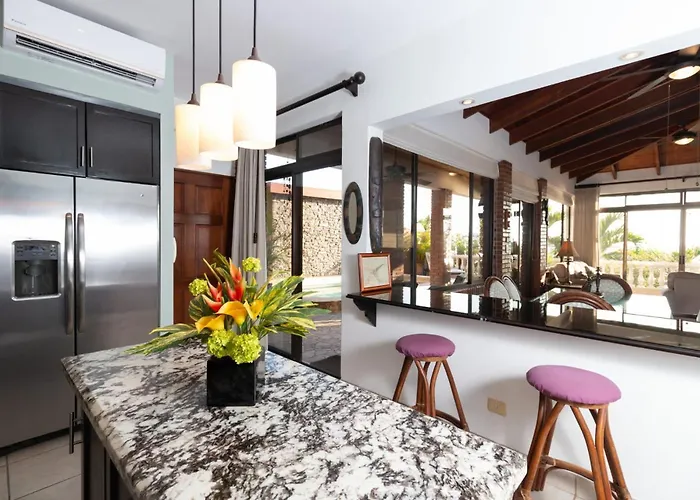 Stunning With Oceanview, Private Pool, Soaking Tub & Picturesque Balcony *