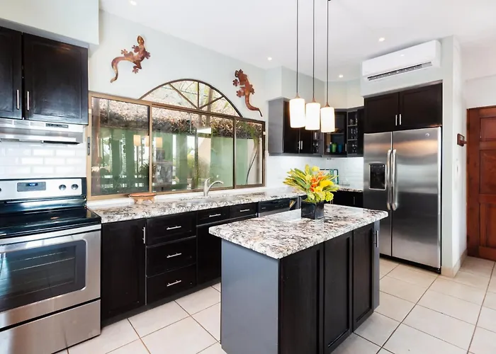 Stunning With Oceanview, Private Pool, Soaking Tub & Picturesque Balcony